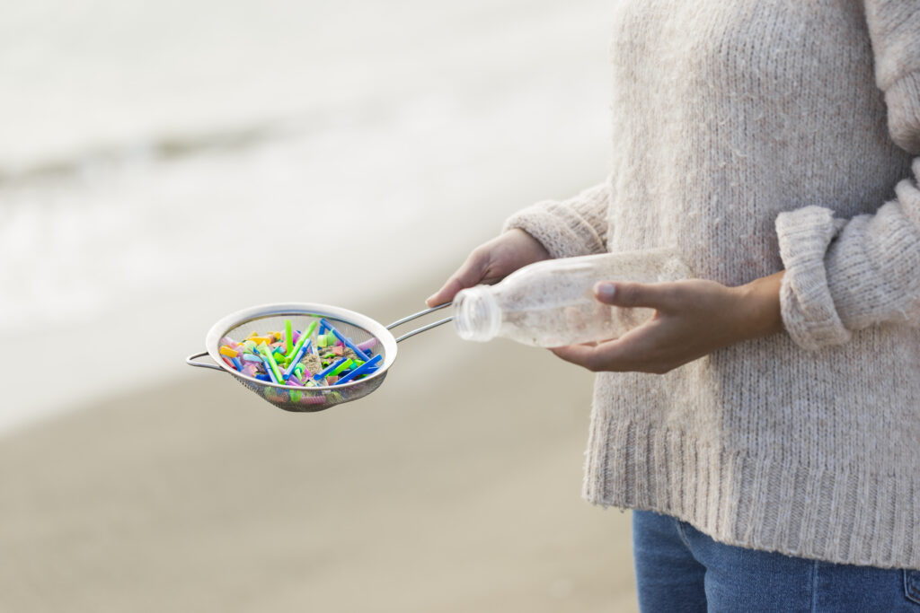 Mikroplastik w domu – niewidoczny wróg naszej odporności i hormonów